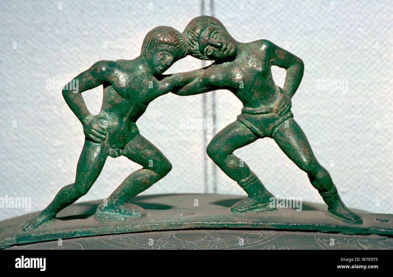 Poignée bronze étrusque d'une cista, montrant de Pélée et Thétis wrestling. Artiste : Inconnu Banque D'Images