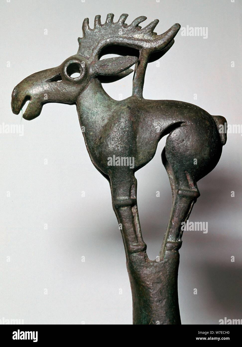 Bronze chinois finial elk à partir d'un faisceau, Mongolie intérieure, Chine, 5ème siècle avant J.-C.. Artiste : Inconnu Banque D'Images