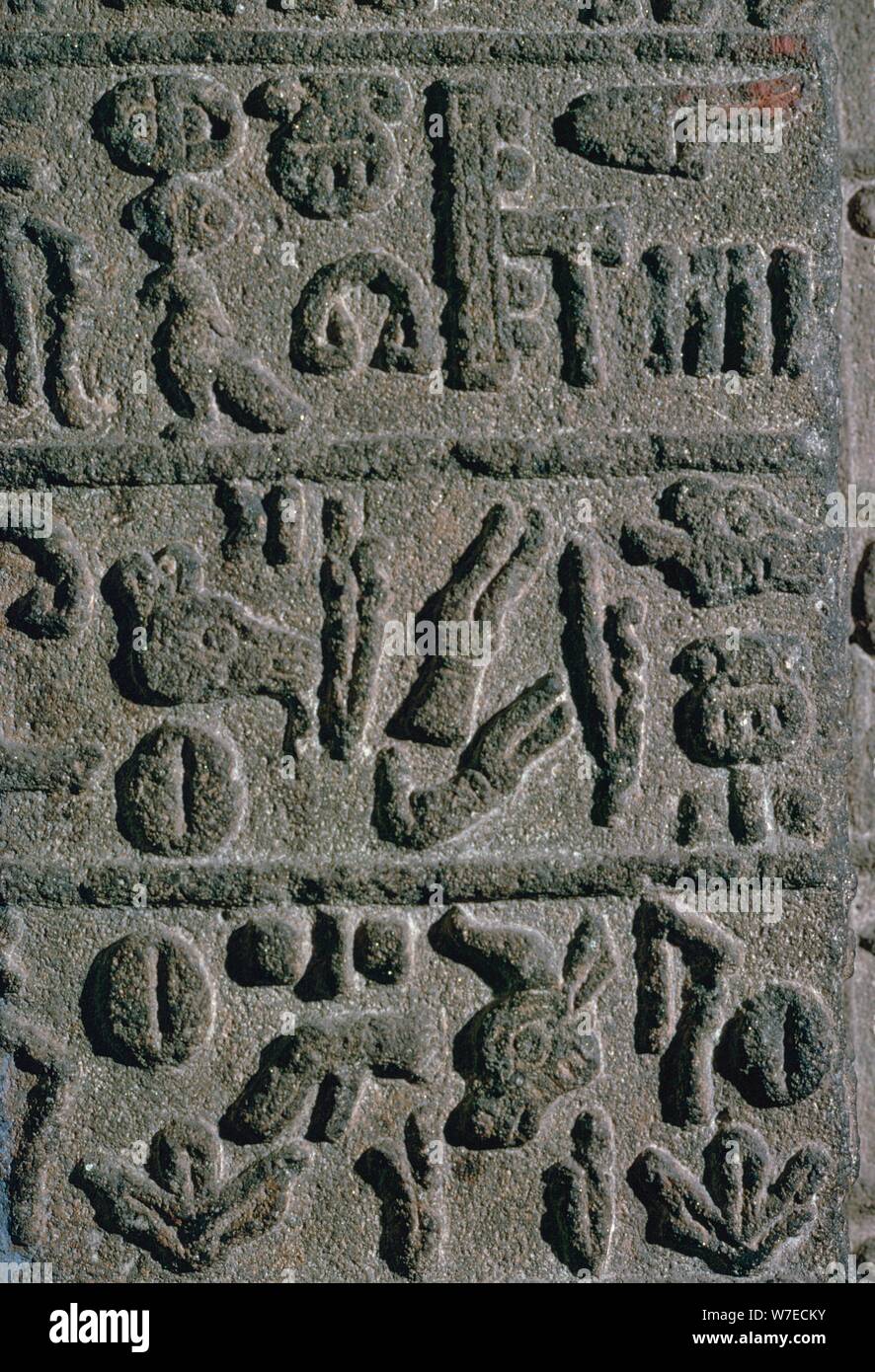 Les hiéroglyphes hittites d'une inscription sur un monument, 15e siècle av. Artiste : Inconnu Banque D'Images