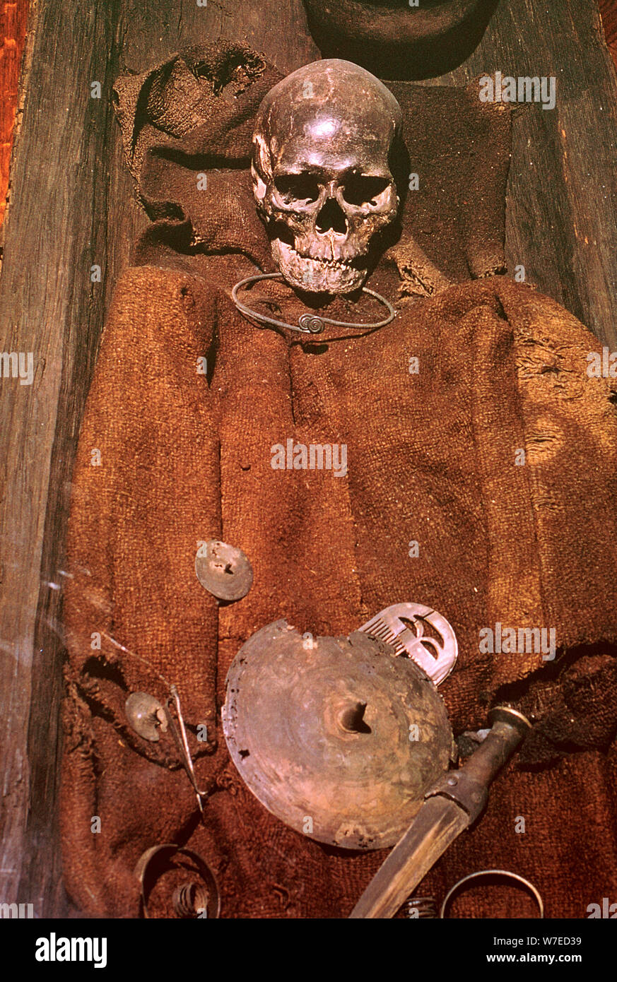 Début de l'âge du bronze à partir de l'inhumation de la tourbière au Danemark, 16ème siècle. Artiste : Inconnu Banque D'Images