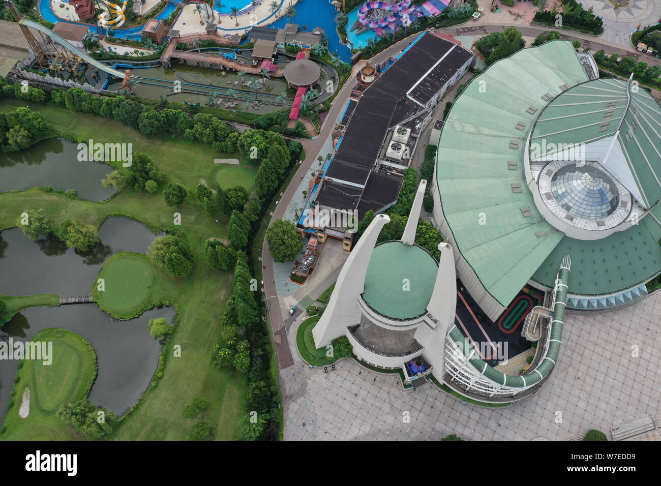 Xuzhou, Jiangsu, Chine. 6e août 2019. Jiangsu, Chine-photo aérienne montre Chine parc des dinosaures à Changzhou, Jiangsu province, le 5 août, 2019.fondée en 2000, Shanghai China Dinosaur Park est un parc à thème des dinosaures l'intégration de la vulgarisation scientifique, de divertissement et de performance.Il est connu sous le nom de ''Jurassic orientale''.Le parc a sept secteurs thématiques, plus de 50 projets d'extrême, plus de 10 différents styles de spectacles à thème chaque jour. Crédit : SIPA Asie/ZUMA/Alamy Fil Live News Banque D'Images