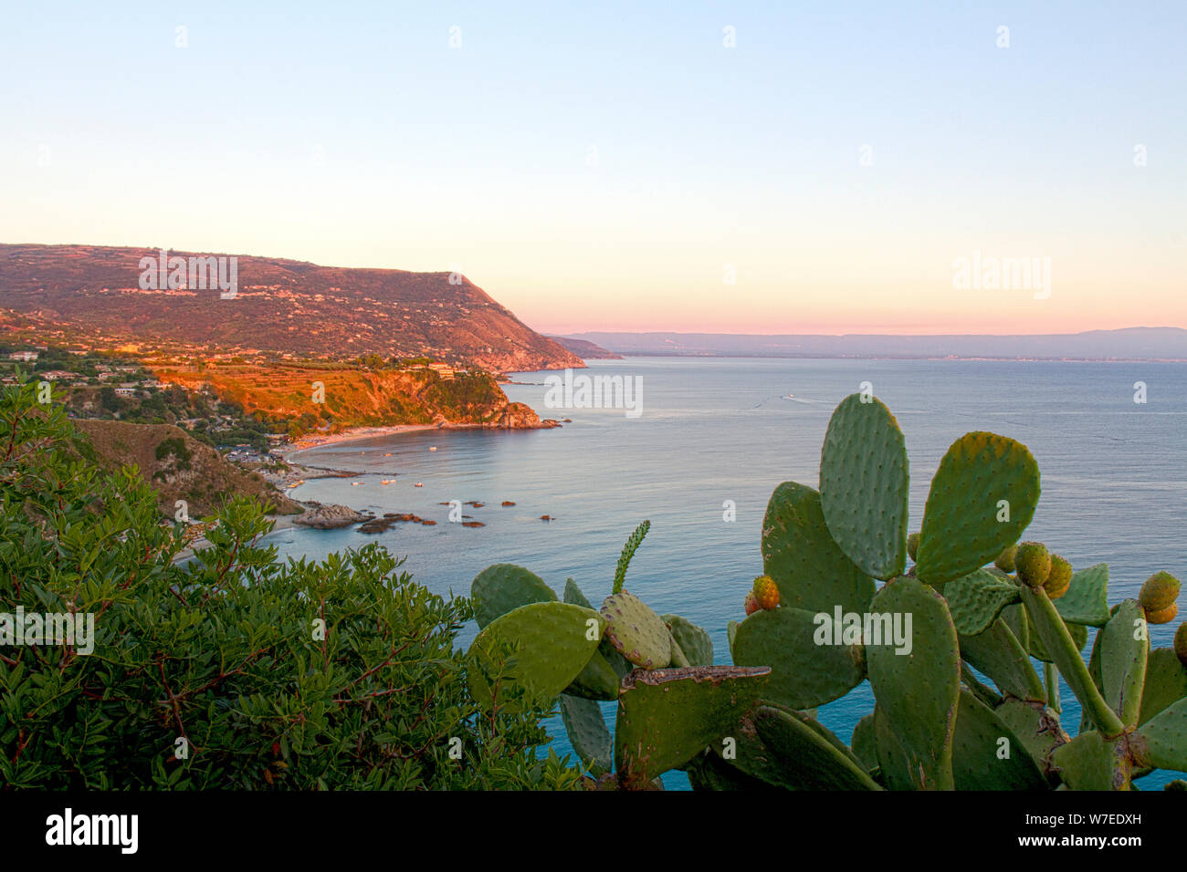 Paysage : l'Italie, sur le golfe de Ricadi Vibo Valentia Banque D'Images