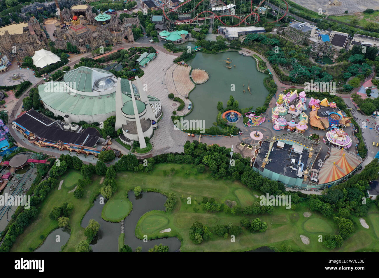 Xuzhou, Jiangsu, Chine. 6e août 2019. Jiangsu, Chine-photo aérienne montre Chine parc des dinosaures à Changzhou, Jiangsu province, le 5 août, 2019.fondée en 2000, Shanghai China Dinosaur Park est un parc à thème des dinosaures l'intégration de la vulgarisation scientifique, de divertissement et de performance.Il est connu sous le nom de ''Jurassic orientale''.Le parc a sept secteurs thématiques, plus de 50 projets d'extrême, plus de 10 différents styles de spectacles à thème chaque jour. Crédit : SIPA Asie/ZUMA/Alamy Fil Live News Banque D'Images