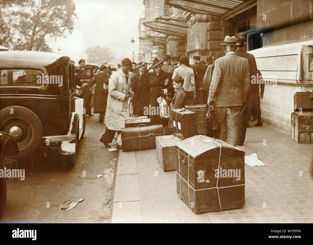 Évacuer les familles françaises aux provinces, la gare d'Orsay, Paris, la seconde guerre mondiale, 1940. Artiste : Inconnu Banque D'Images