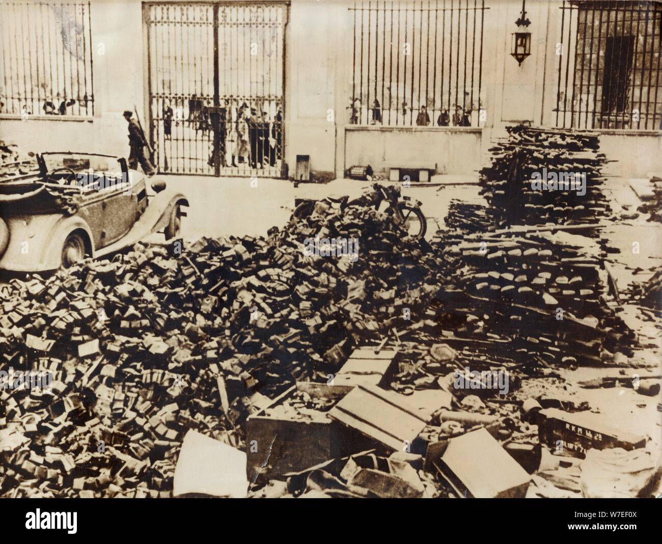 Polish armes prises par les Allemands, Palais de Varsovie, Pologne, la seconde guerre mondiale, 1944. Artiste : Inconnu Banque D'Images