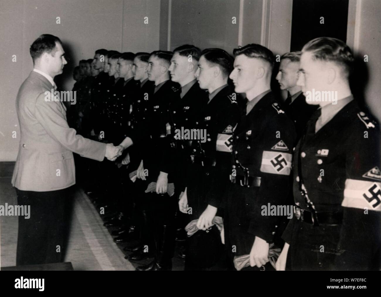 Sous-Führer Nazi Rudolf Hess rencontrer des membres de la jeunesse d'Hitler, l'Allemagne, janvier 1939. Artiste : Inconnu Banque D'Images