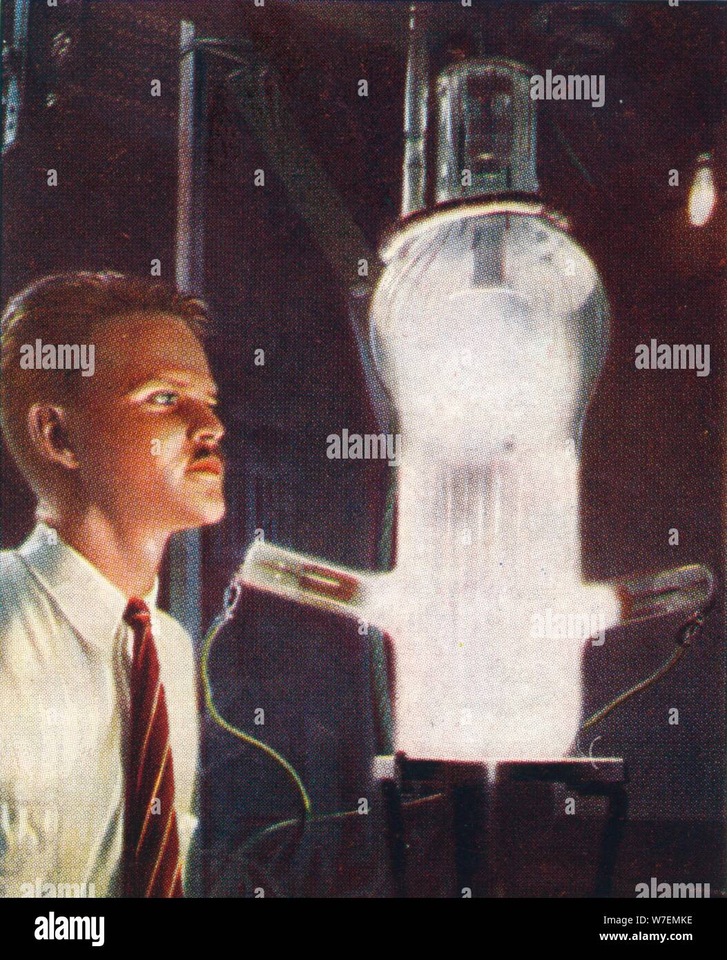 Grille haute puissance-tube de bougie, 1938. Artiste : Inconnu. Banque D'Images