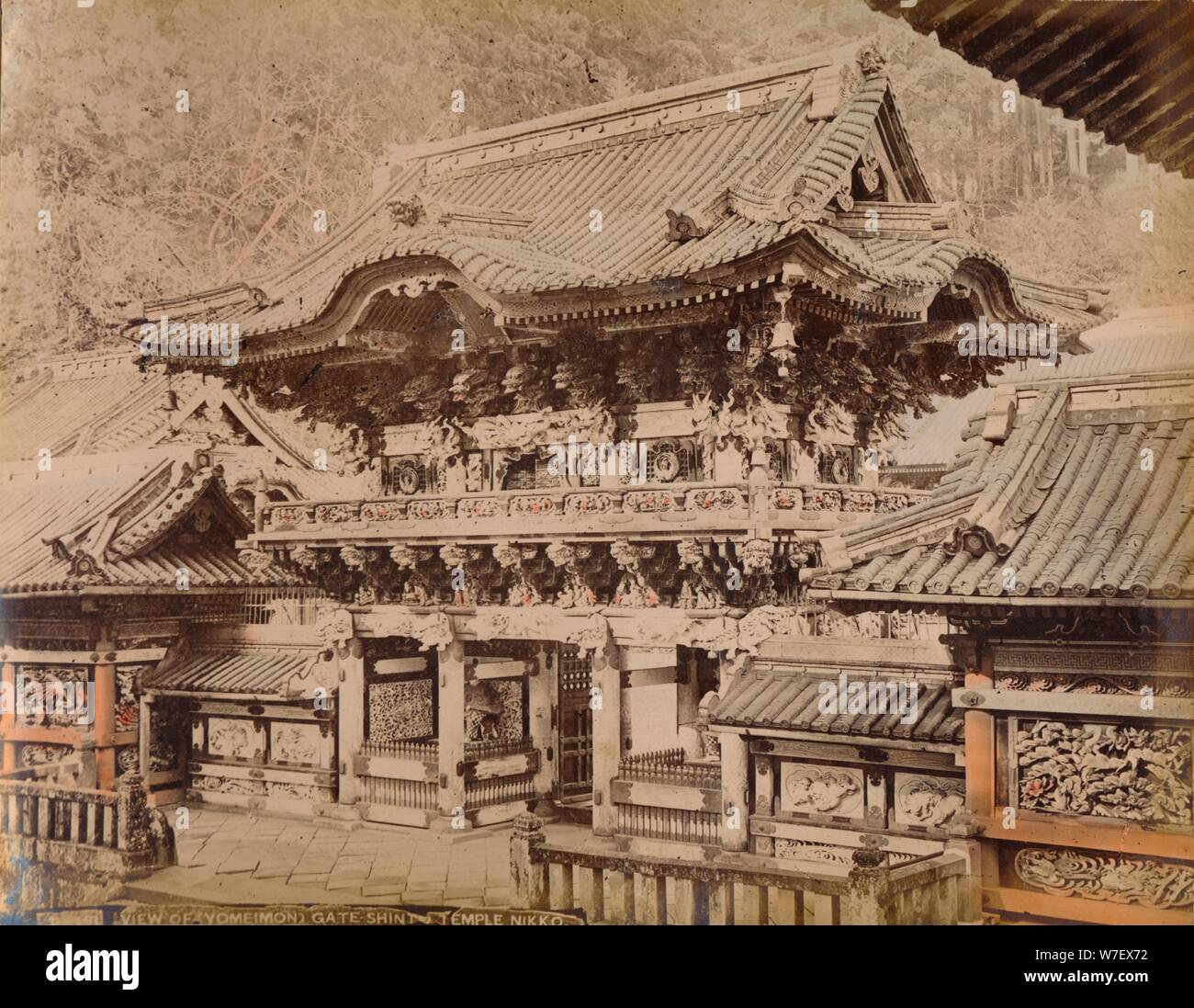 'Vue de Yomeimon Gate - Nikko Temple Shinto', c1890-1900. Artiste : Inconnu. Banque D'Images