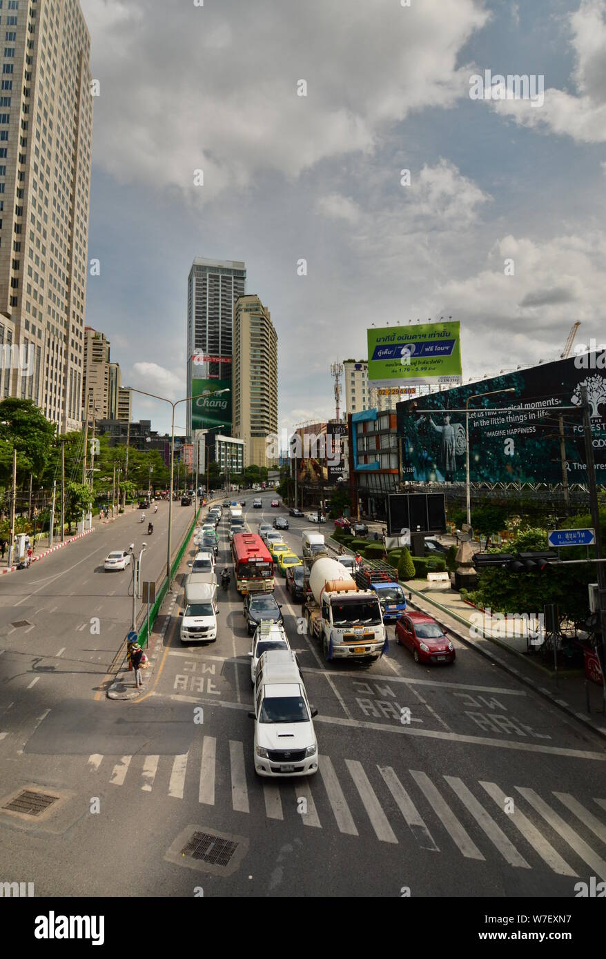 La circulation à proximité de la ville d'Asoke. Bangkok. Thaïlande Banque D'Images