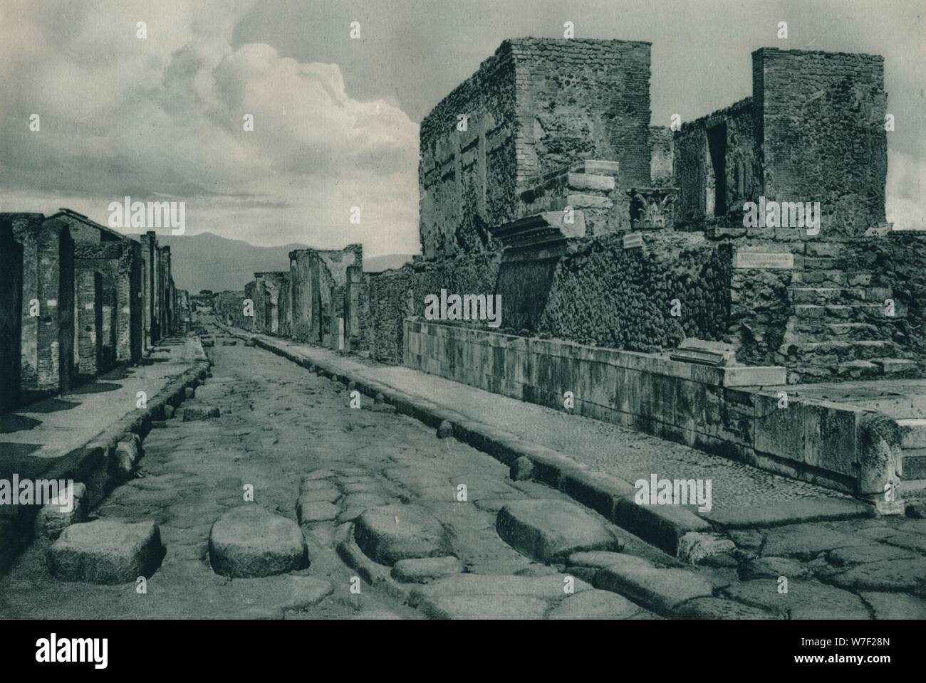 Rue entre les ruines, Pompéi, Italie, 1927. Artiste : Eugen Poppel. Banque D'Images