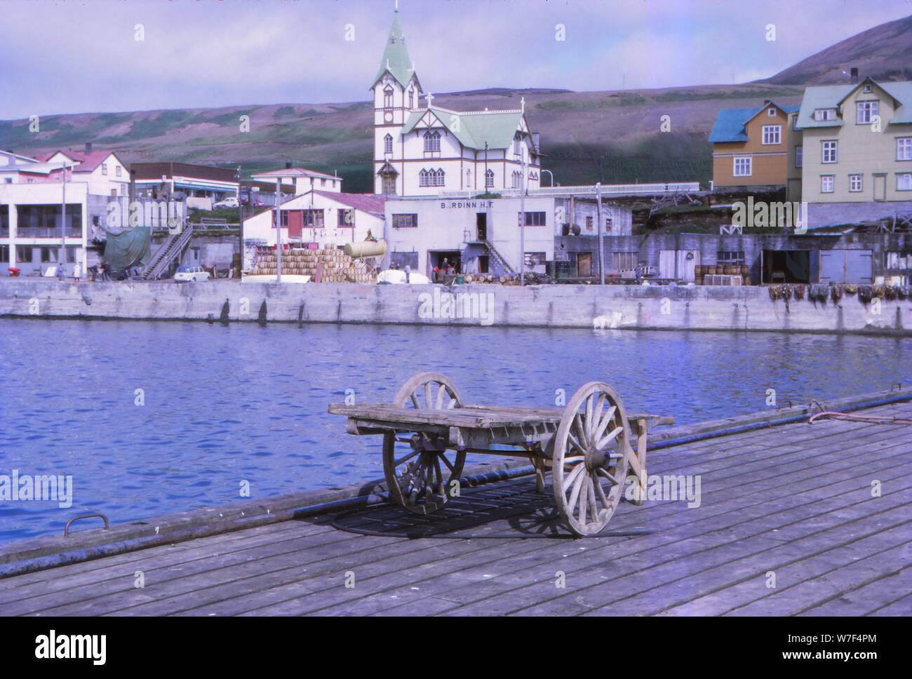 Husavik, un village de pêcheurs, le nord de l'Islande, 20e siècle. Artiste : CM Dixon. Banque D'Images