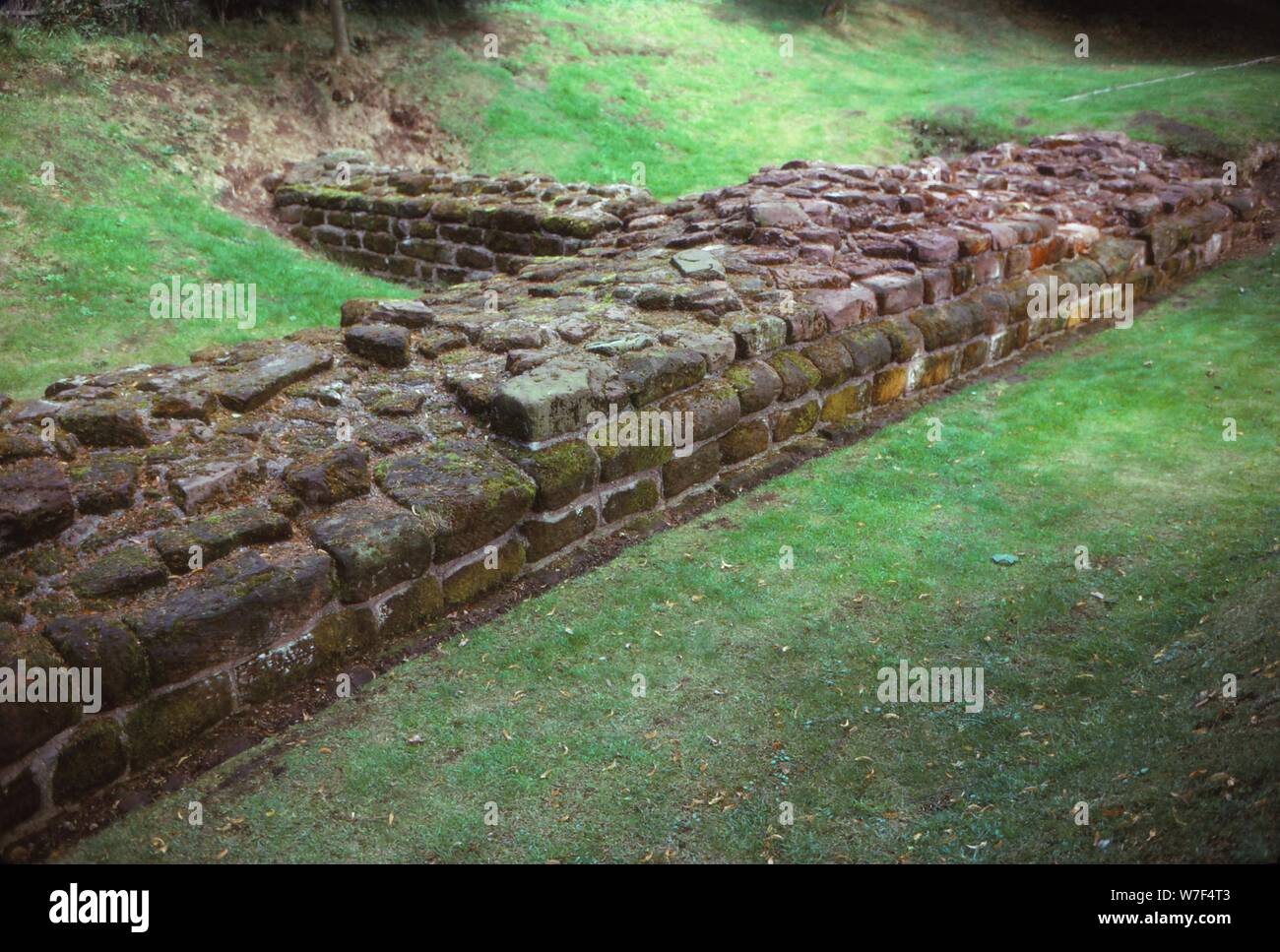 Mur de la ville romaine, Aldborough, Yorkshire, 20e siècle. Artiste : CM Dixon. Banque D'Images