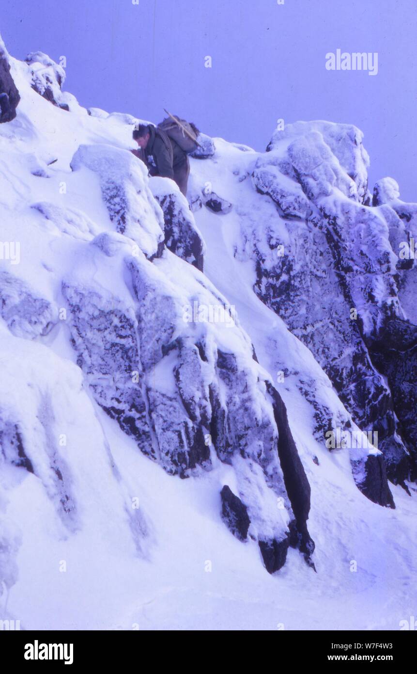 'Fog', ou des cristaux de givre rock formations, Cuillin Hills, à l'île de Skye, en Écosse, 20e siècle. Artiste : CM Dixon. Banque D'Images