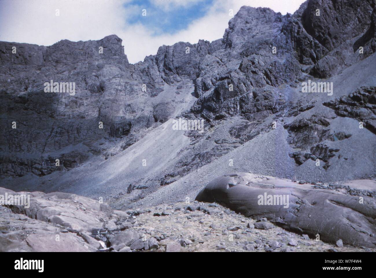 Pierriers à Coire Lagan, Cuillin Hills, à l'île de Skye, en Écosse, 20e siècle. Artiste : CM Dixon. Banque D'Images
