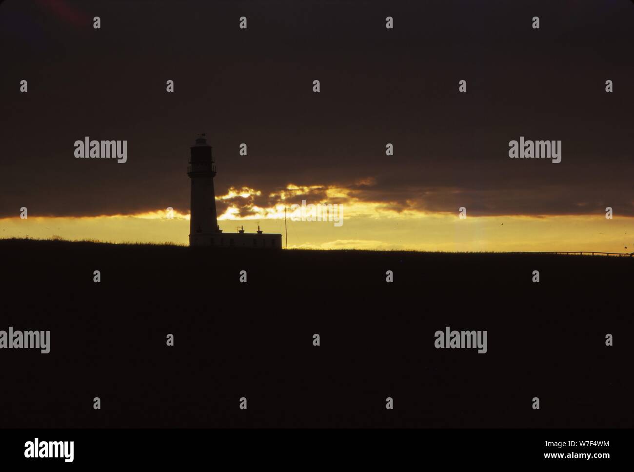 Flamborough Head, phare de la soirée, 20e siècle. Artiste : CM Dixon. Banque D'Images