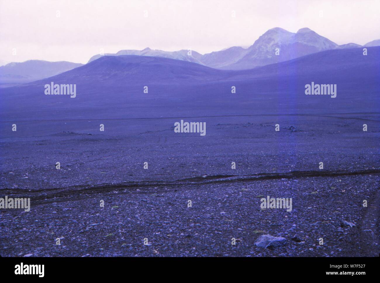 Paysage volcanique noire près de la rivière Tungnaa, Islande , 20e siècle. Artiste : CM Dixon. Banque D'Images