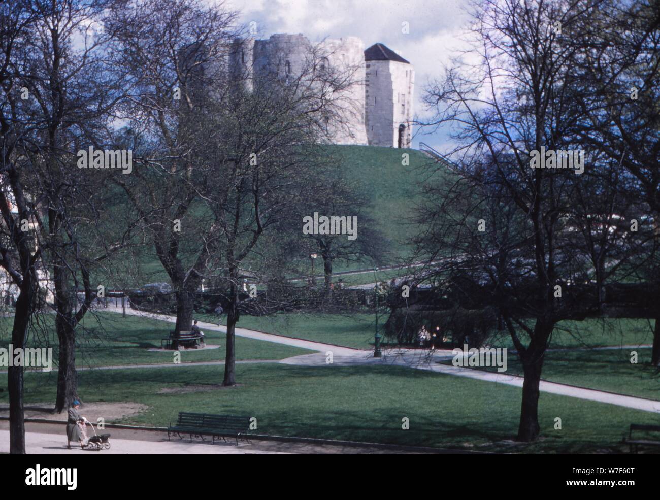 Norman Motte et Bailey, Cliffords Tower, York, c1960. Artiste : CM Dixon. Banque D'Images