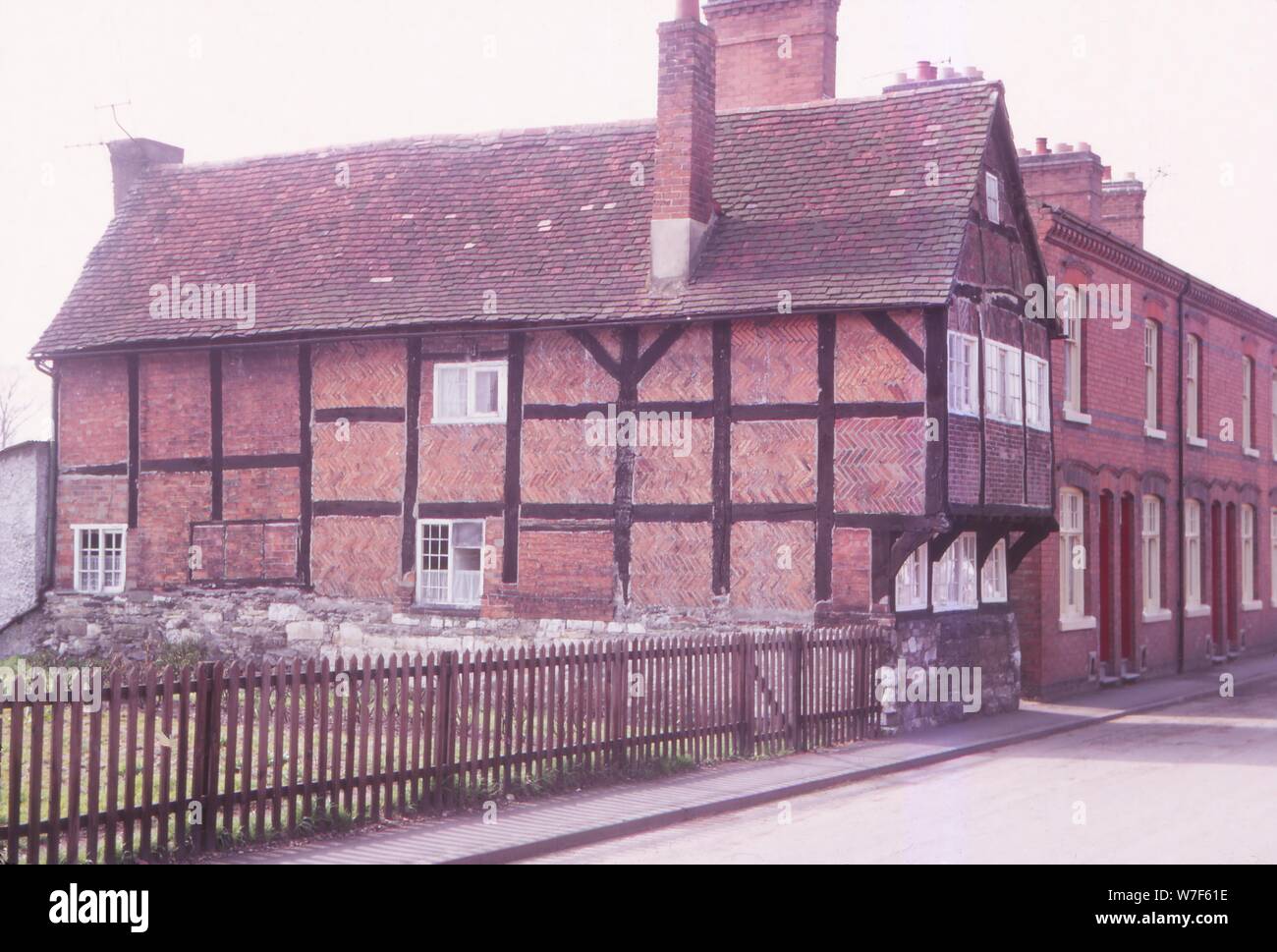 L'empoissonnement de tricots, Cottage, Sutton Bonington Rushcliffe, Nottinghamshire, Angleterre, 20e siècle. Artiste : CM Dixon. Banque D'Images