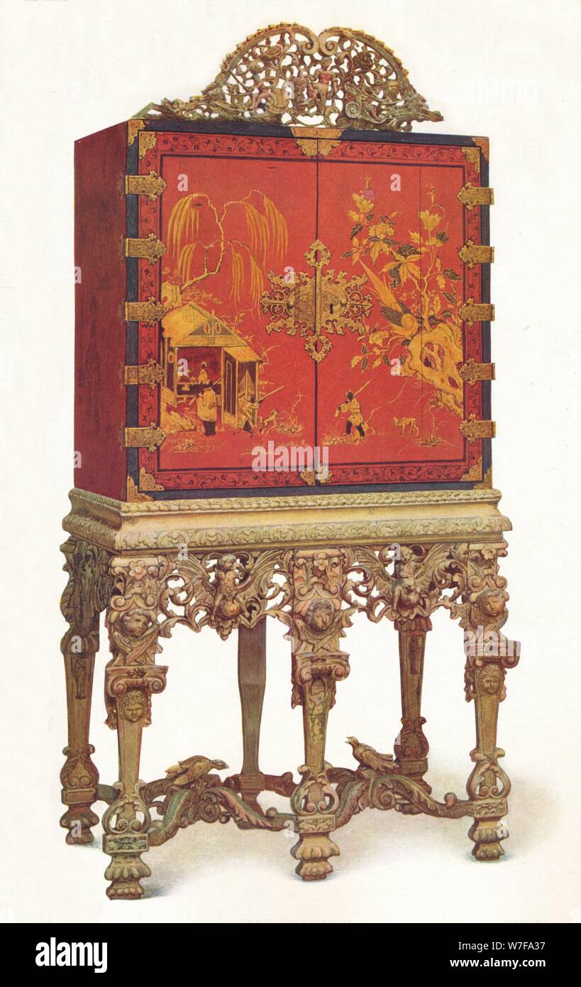 'Laque rouge et or Cabinet', c1695, (1936). Artiste : Inconnu. Banque D'Images