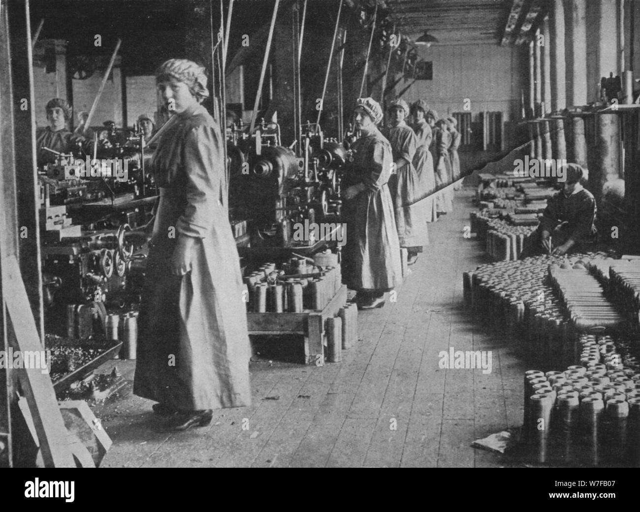 "Girl travailleurs dans une usine de munitions", 1915. Artiste : Inconnu. Banque D'Images