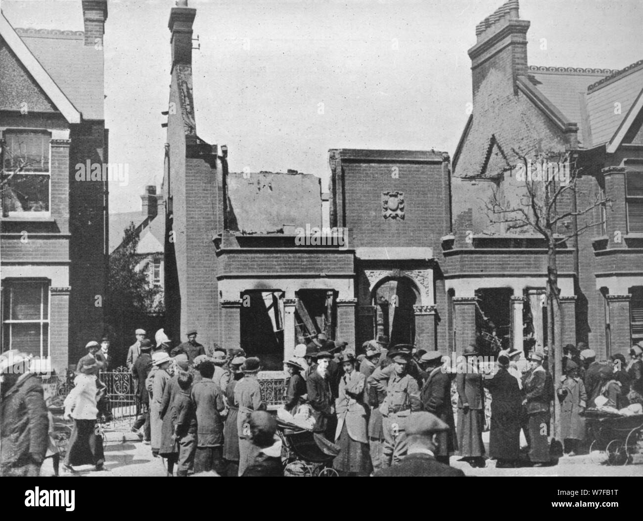 'Le résultat d'un raid aérien : une maison détruite à Southend', 1915. Artiste : Inconnu. Banque D'Images
