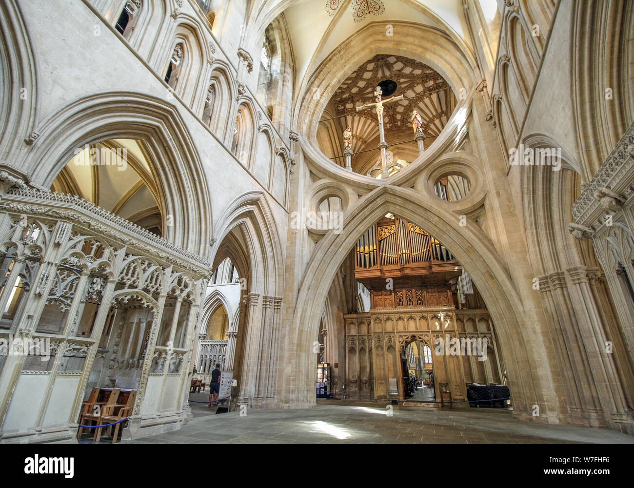 Wells Cathedral et passage de ciseaux à la fin de la Nef. Une simple et gracieux à la moderne construction médiévale. Banque D'Images