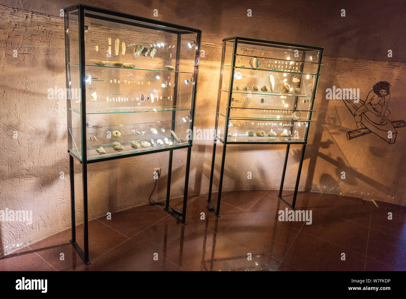 Gobustan, Azerbaïdjan - 1 mai 2019. Vue de l'intérieur du Musée de Gobustan en Azerbaïdjan, avec l'affiche. Banque D'Images