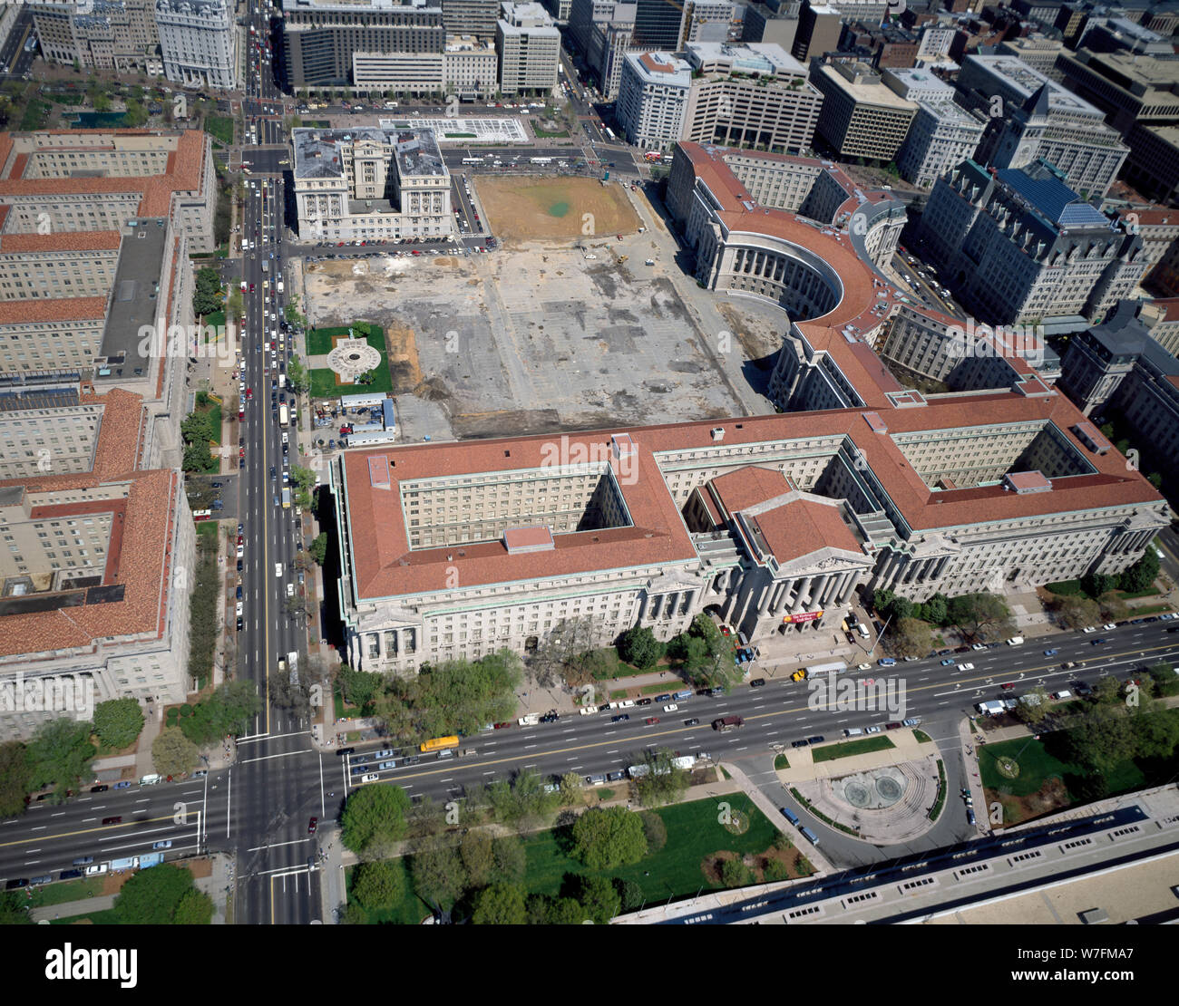 Vue aérienne dans laquelle le gouvernement fédéral Triangle d'immeubles du gouvernement fédéral est proéminente, avant le Ronald Reagan Building a été construit. Washington, D.C. Banque D'Images Vue aérienne dans laquelle le gouvernement fédéral Triangle d'immeubles du gouvernement fédéral est proéminente, avant le Ronald Reagan Building a été construit. Washington, D.C. Banque D'Images