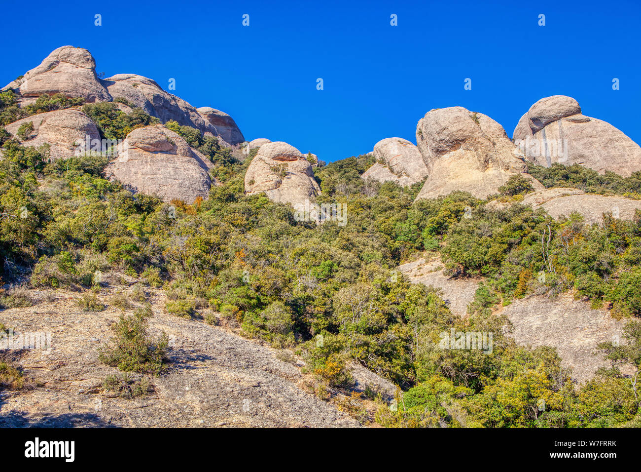 Avec un paysage de montagne en forme de roches de Montserrat Banque D'Images