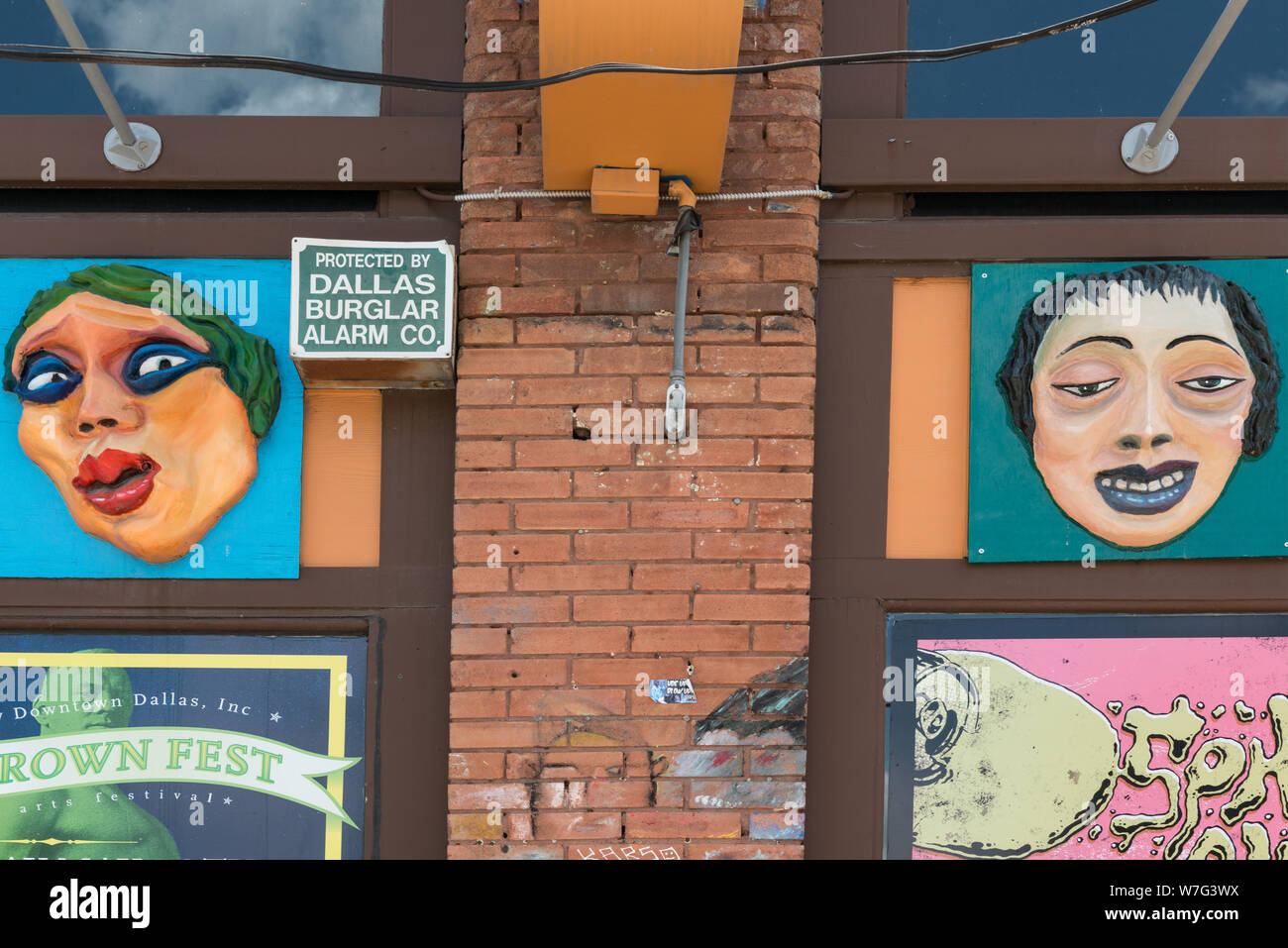 Une installation artistique dans la région de Deep Ellum, un quartier composé en grande partie des arts et divertissements à proximité du centre-ville dans le vieux à l'Est de Dallas, au Texas Banque D'Images