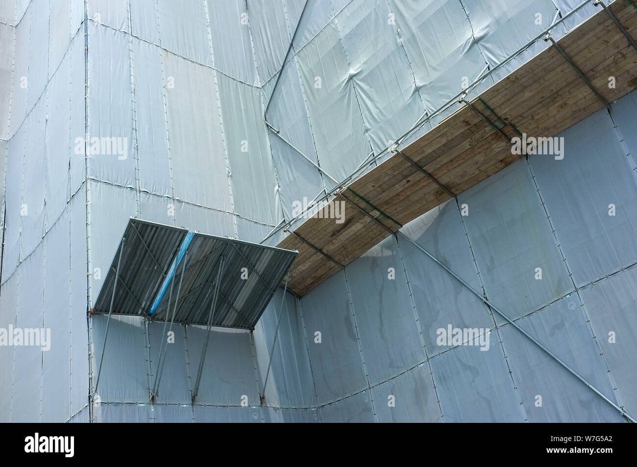 Un échafaudage sur un bâtiment au Japon. Banque D'Images