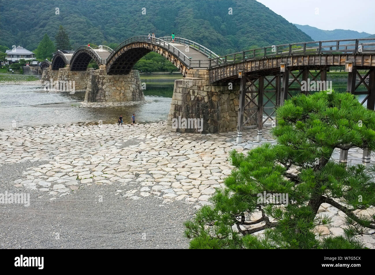 Le Kintai Bridge construit en 1673 sur la Rivière Nishiki, dans la ville d'Iwakuni, dans la préfecture de Yamaguchi, Japon. Banque D'Images