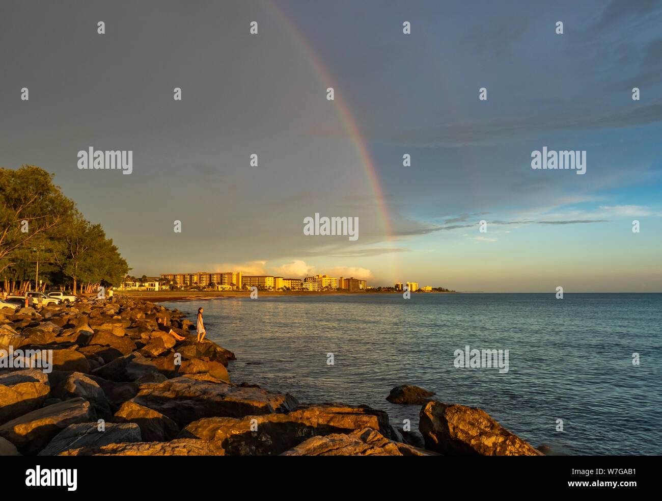 Arc-en-ciel sur la côte du golfe du Mexique à la jetée sud à Venise en Floride Banque D'Images