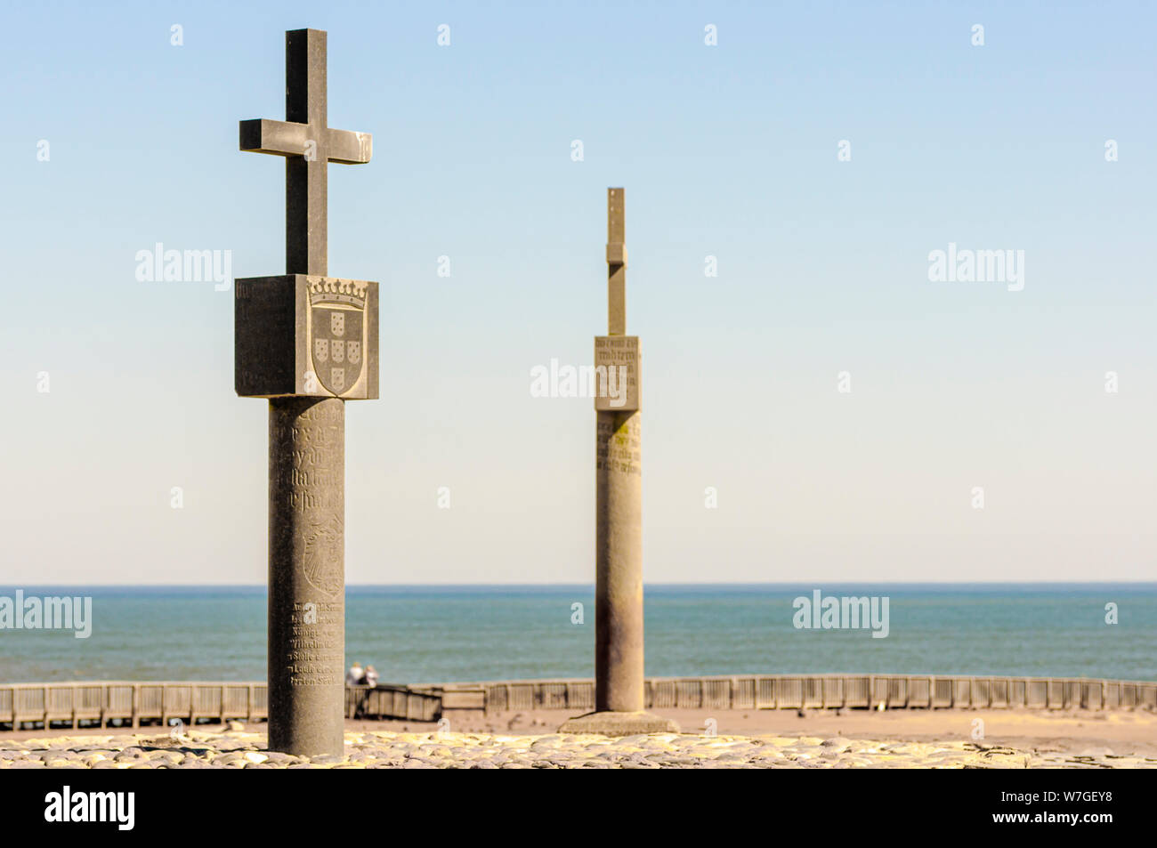 Stone cross portugais à Cape Cross, la Namibie. Le croisement initial a été prise par l'Allemagne et seulement accepté d'être renvoyé en 2019. Banque D'Images