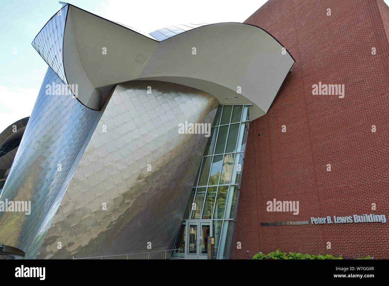 CLEVELAND, OH - 23 JUN 2019- Vue de Frank Gehry conçu Peter B. Lewis, siège du Weatherhead School of Management de la Case Western Res Banque D'Images