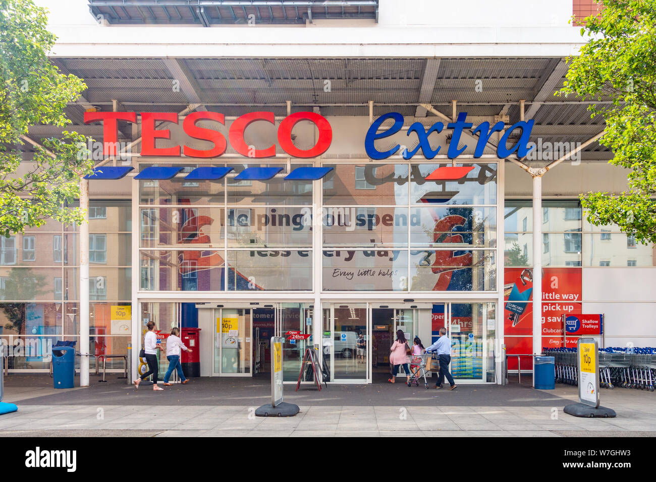 Le supermarché Tesco Extra sur Portman Road, Reading, Berkshire, Royaume-Uni Banque D'Images