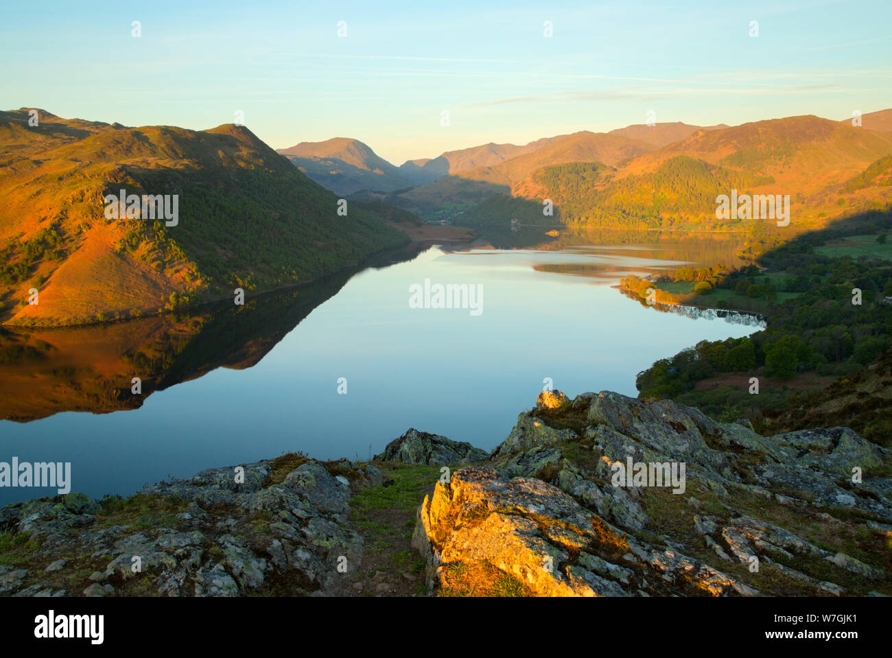 Tôt le matin, plus de lumière dans l'Ullswater Lake District National Park Banque D'Images