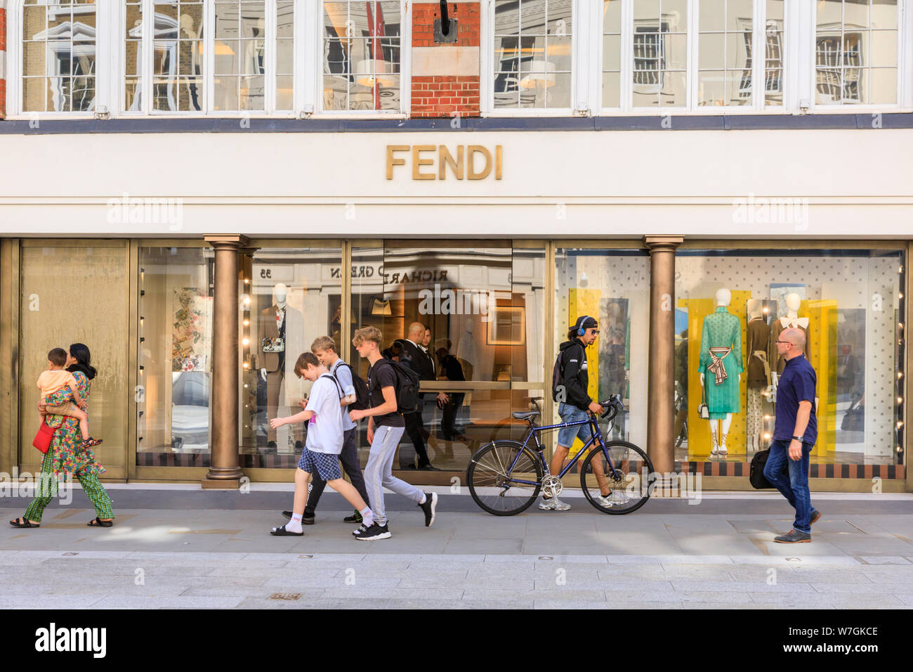 Boutique de mode et de détail de marque italienne de luxe Fendi, boutique extérieure à New Bond Street, Mayfair, Londres, Royaume-Uni Banque D'Images