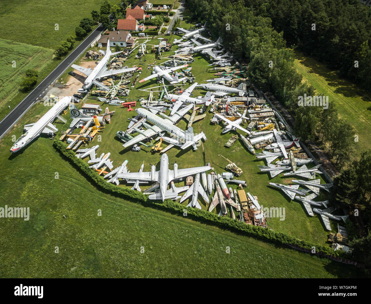 Air Park à Zruc par près de Pilsen. Bien que nous avons été la collecte et le sauvetage d'appareil depuis 1990. La base du site pour Air Park Zruc devint e Banque D'Images