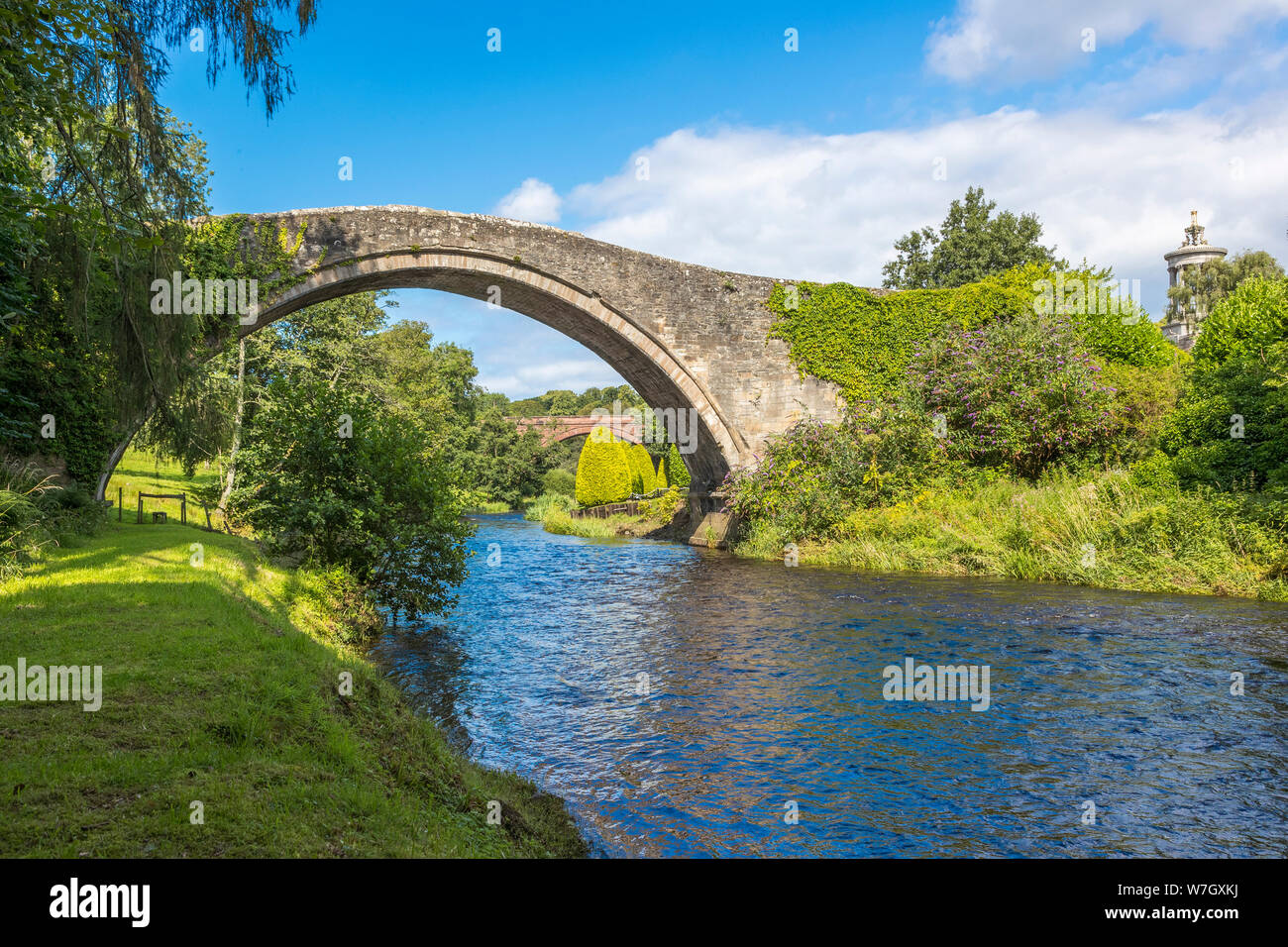 Le vieux Brig O'Doon, un 15e siècle pont pavée traversant la rivière Doon à Alloway, Ayrshire et a été mentionné dans le poème Tam O'Santer Banque D'Images