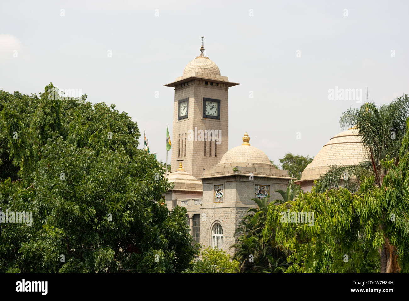 Bangalore, Karnataka, India-June 04 2019 : bâtiment BBMP couverte d'arbres Bangalore, Karnataka Banque D'Images