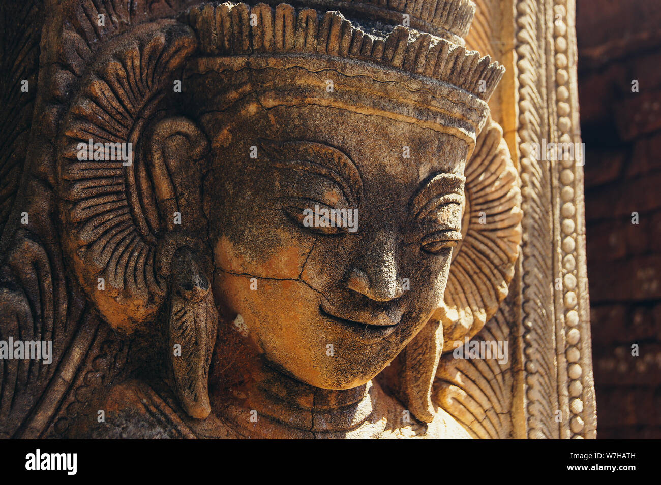 Sculpture en pierre ancienne face closeup Banque D'Images
