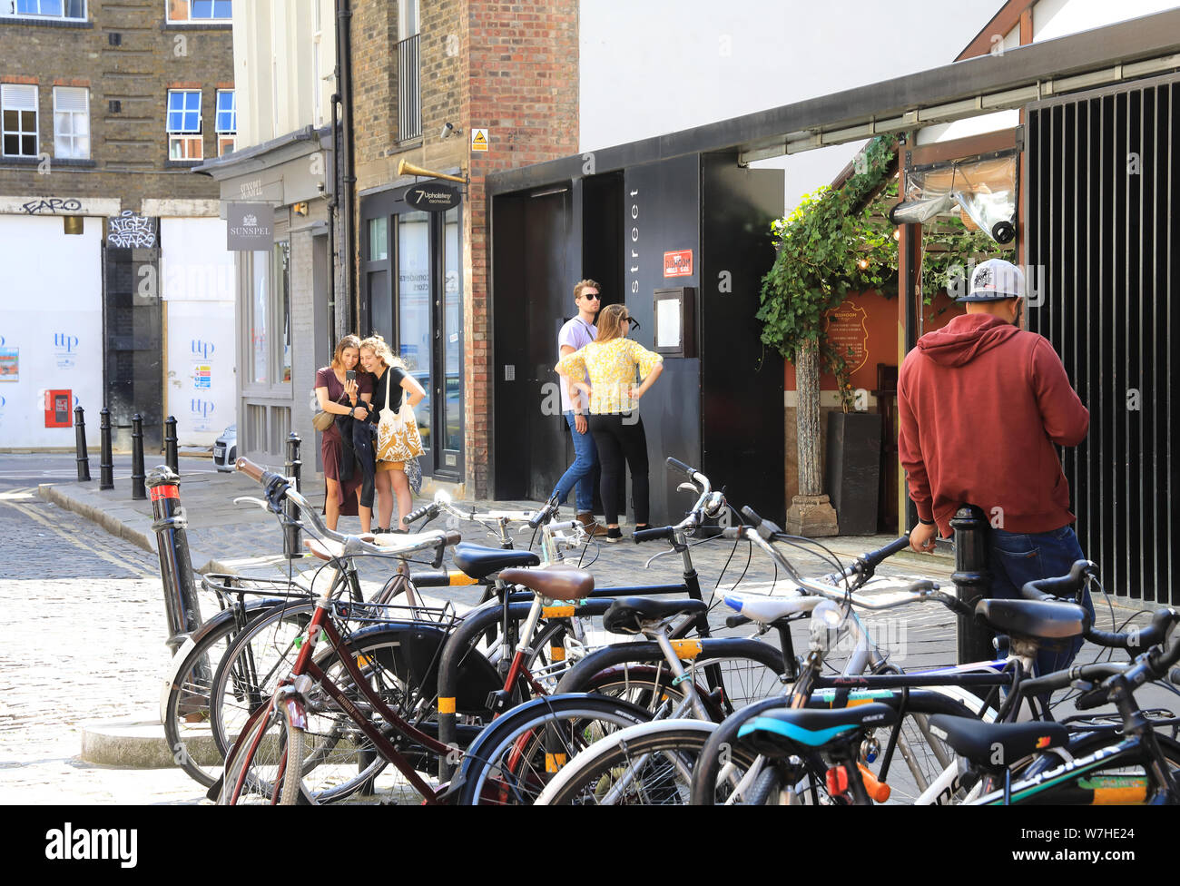 Dishoom Shoreditch, buzzy destination pour Indian street food, sur Boundary Street, East London E2, UK Banque D'Images