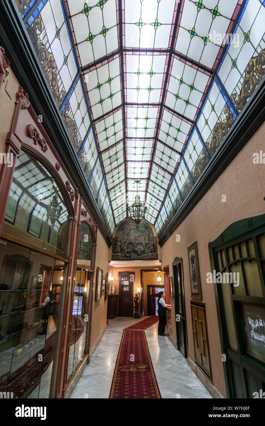 Passage d'accès au Modernisme valencien de bâtiment industriel Círculo de Alcoy, Alcoy, Alicante province, Espagne Banque D'Images