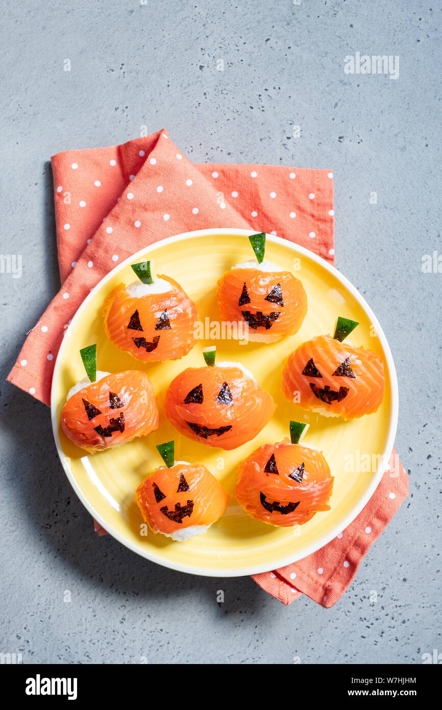 Drôle Halloween Pumpkins Sushi Jack o Lantern Banque D'Images