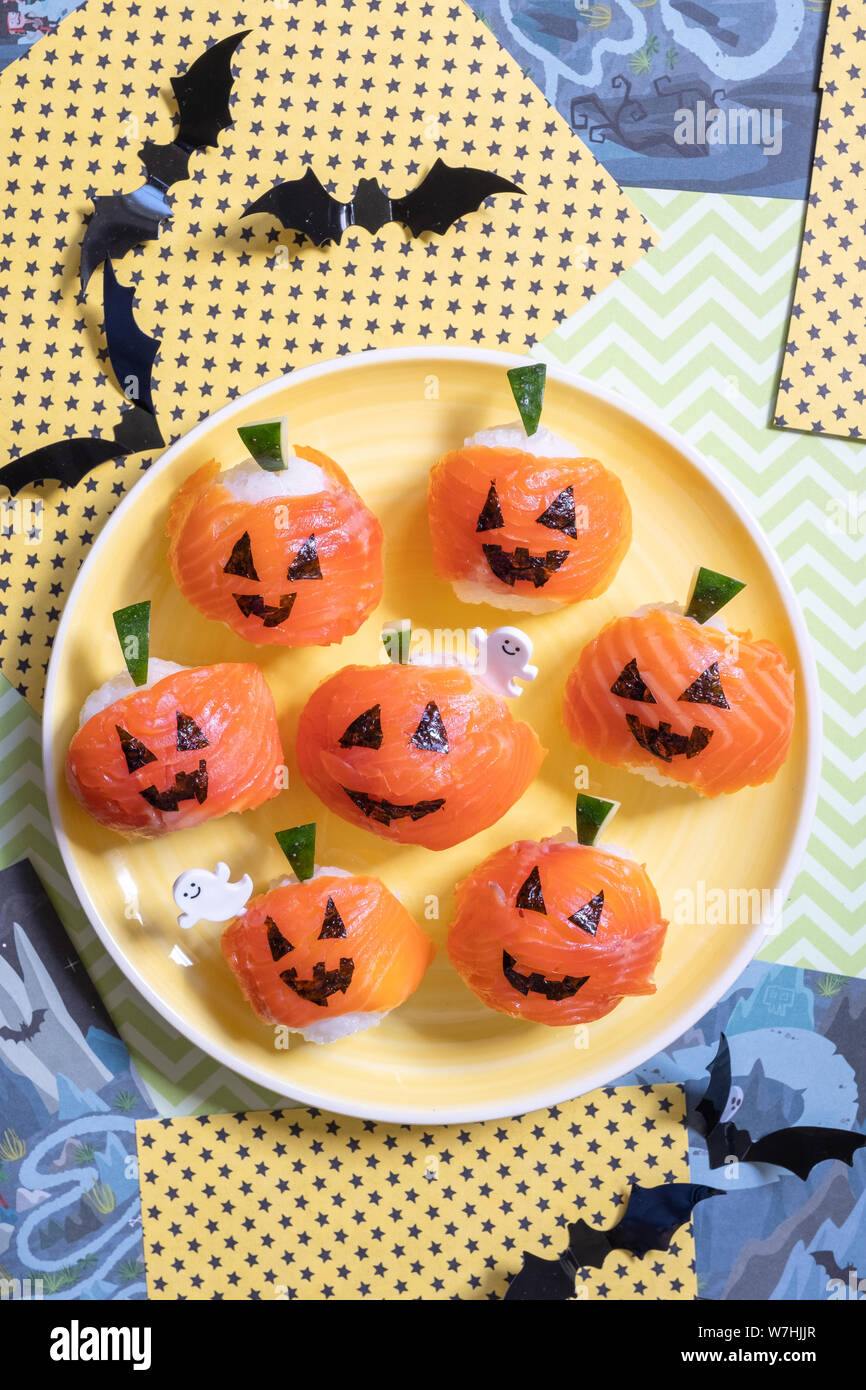 Drôle Halloween Pumpkins Sushi Jack o Lantern Banque D'Images