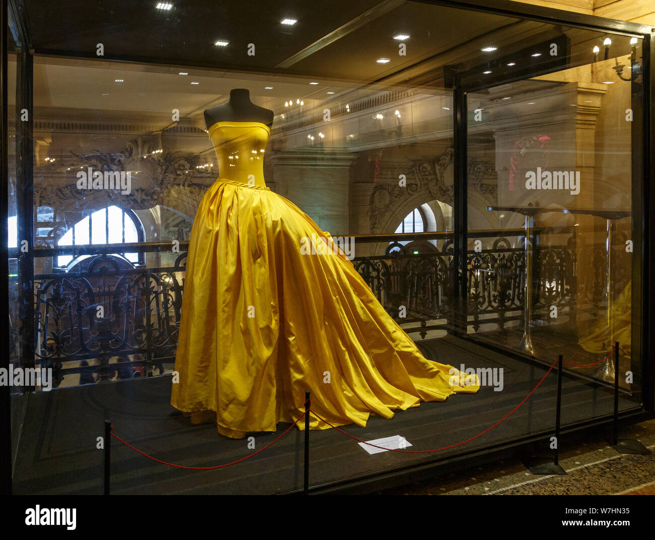 Paris, France, 31 mars 2017 : exposition de costumes d'opéra au Palais  Garnier à Paris. La France. Il a été construit de 1861 à 1875 pour l'Opéra  de Paris hous Photo Stock - Alamy