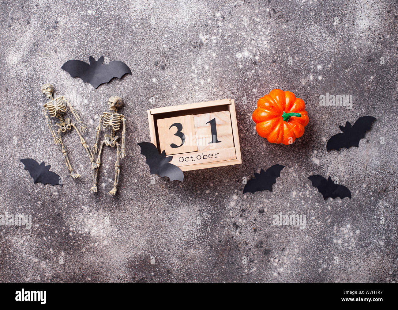 Calendrier en bois avec fond Halloween Banque D'Images