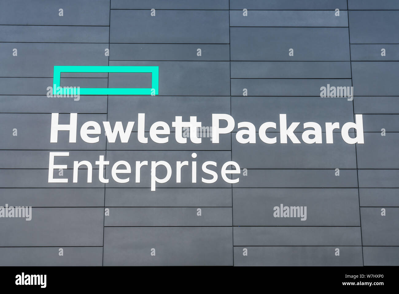 5 août 2019, Palo Alto / CA / USA - Hewlett Packard Enterprise (HPE) logo affiché sur le siège de l'entreprise situé dans la Silicon Valley ; HPE est une Amérique Banque D'Images