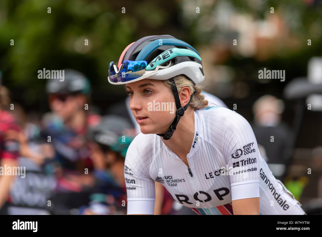 Elinor Barker de gouttes avant de l'équipe racing dans le Prudential RideLondon classique cycliste. Cycliste féminin rider Banque D'Images